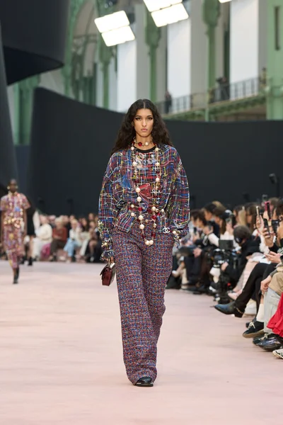 Look 18